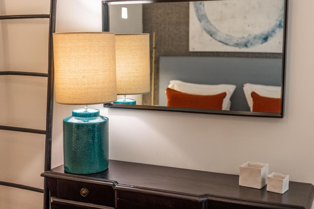 Chic Tailor Made Flat In Chiado Leilighet Lisboa Eksteriør bilde